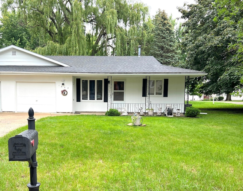 1602 Gateway Dr, Albert Lea, MN 56007 - photo 1