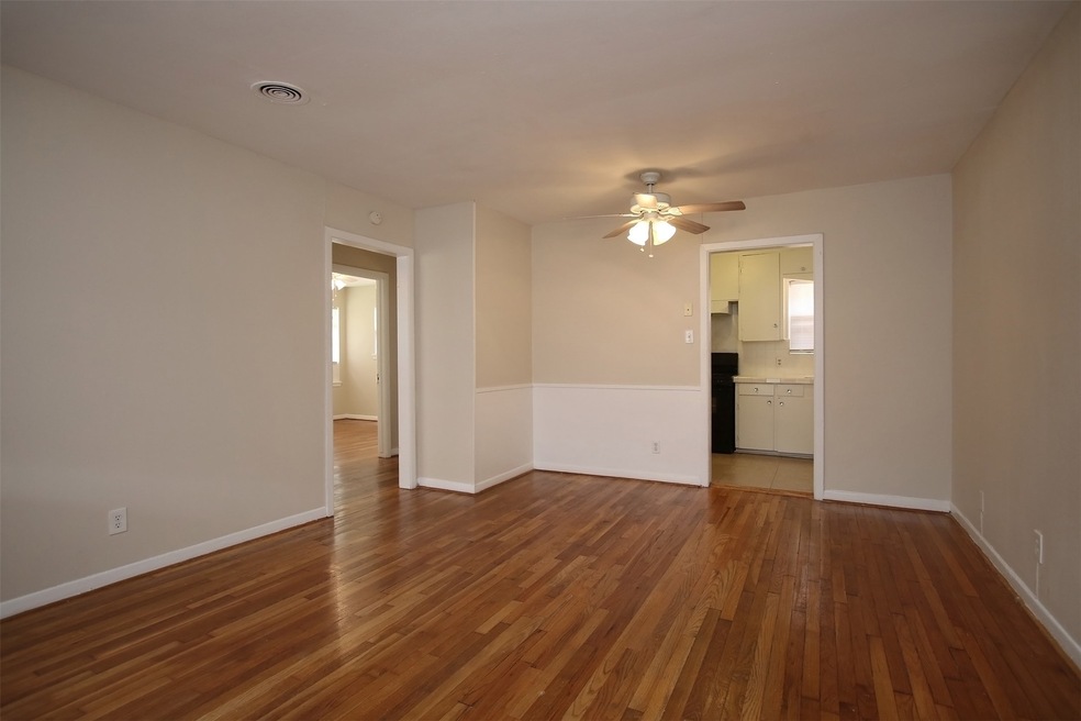 8807 Timberside Dr unit 7, Houston, TX 77025 - photo 1