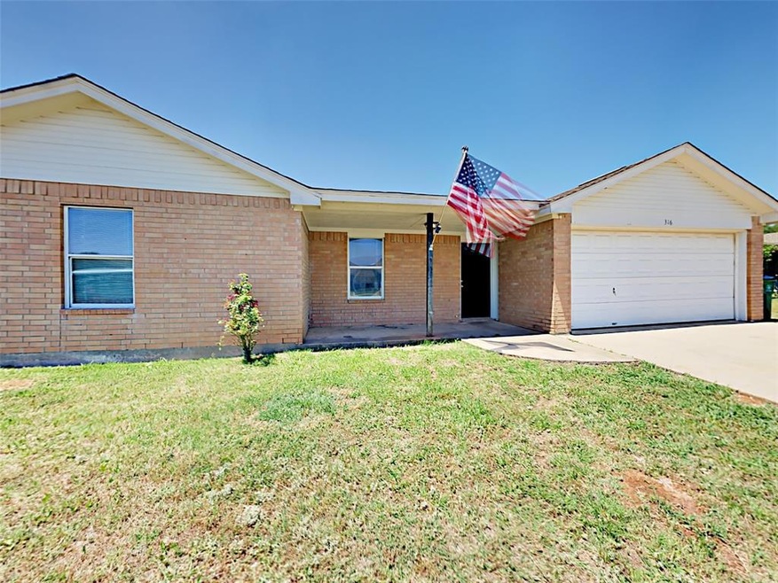 316 Kathy Ln, Granbury, TX 76049 - photo 1