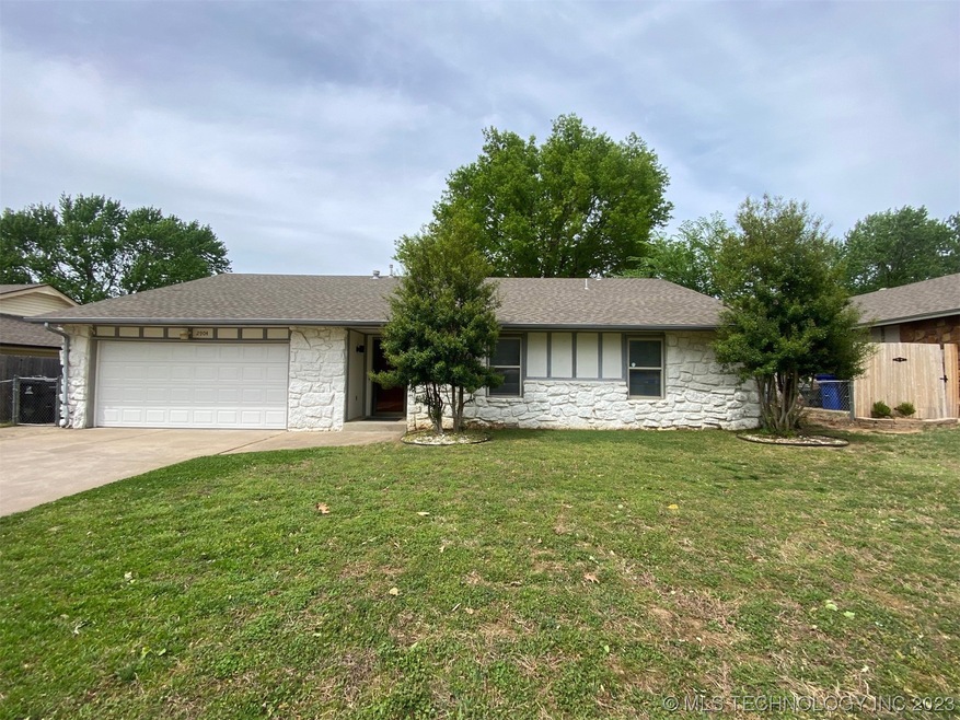 2904 E Memphis St, Broken Arrow, OK 74014 - photo 1