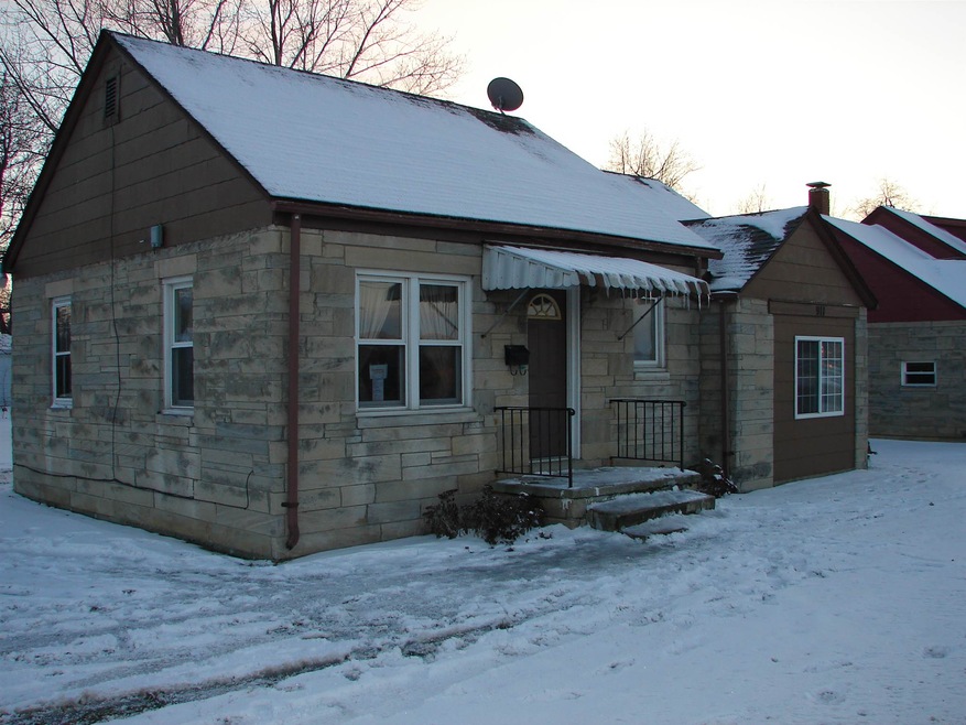 911 W Votaw St, Portland, IN 47371 - photo 1