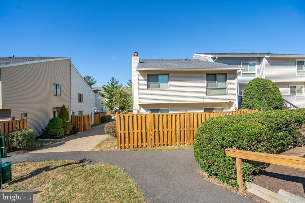 8608 Village Square Dr unit 15, Alexandria, VA 22309 - photo 1