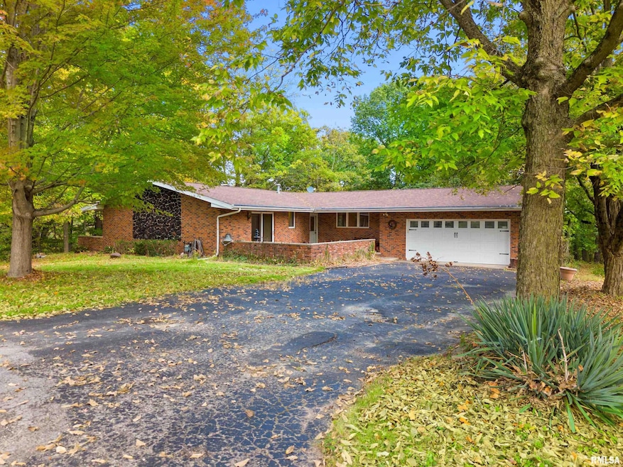 606 Thatcher Ln, Metamora, IL 61548 - photo 1