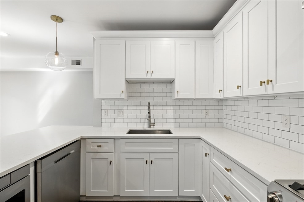 52R River St unit 5, Mattapan, MA 02126 - photo 1