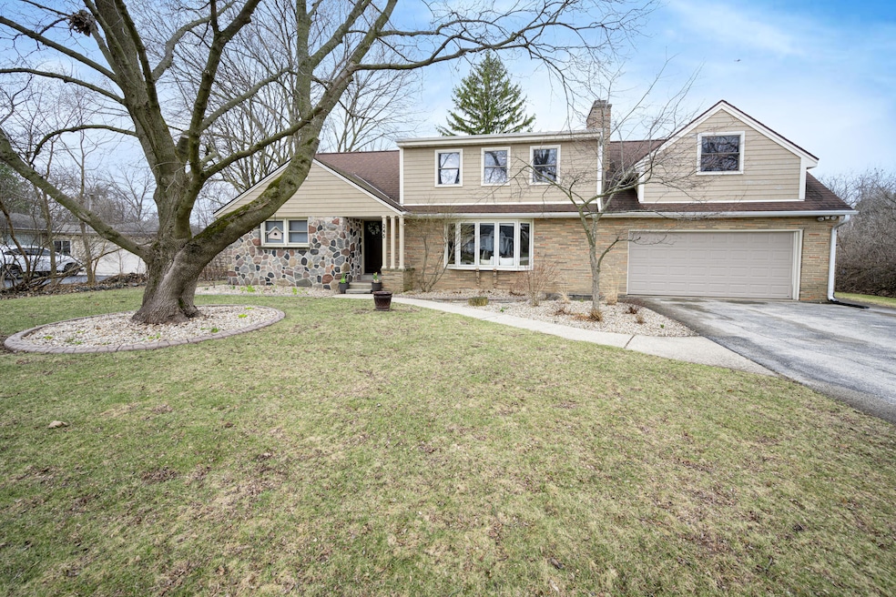 245 N Elmridge Ave, Brookfield, WI 53005 - photo 1