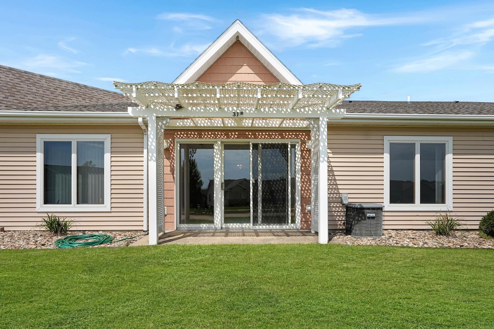 108 16th Ave SW unit 318, Waverly, IA 50677 - photo 1