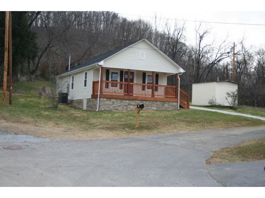 135 Wichita St, Johnson City, TN 37601 - photo 1