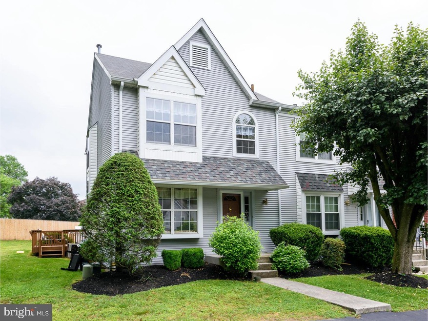 664 Kenney Ln, Brookhaven, PA 19015 - photo 1