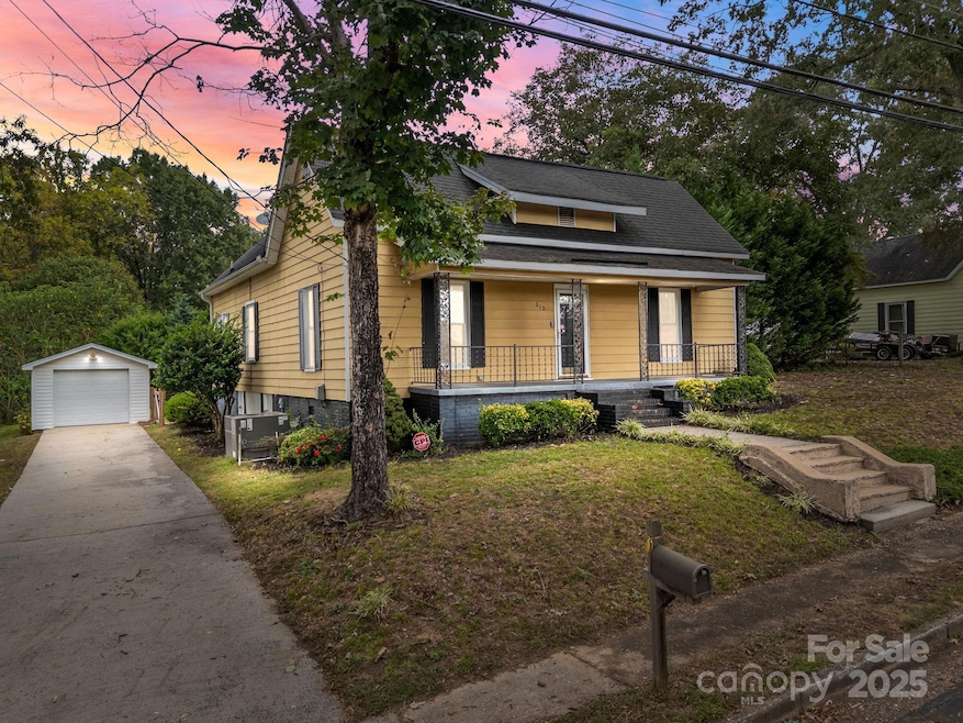 610 Watts St, Albemarle, NC 28001 - photo 1