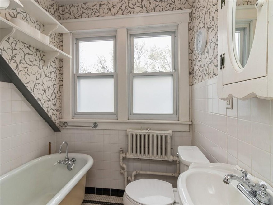 2130 SE 5th St, Des Moines, IA 50315 - photo 1