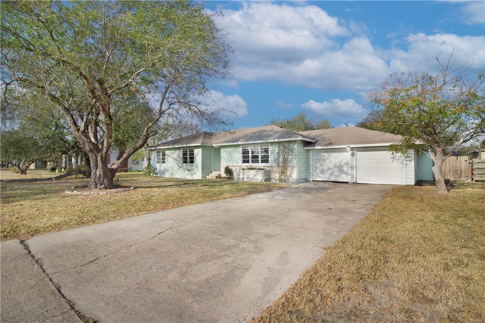 623 Field Ave, Taft, TX 78390 - photo 1