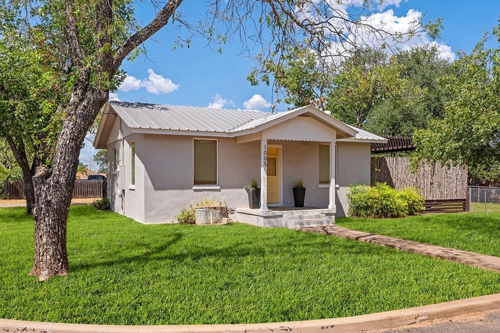 1005 W Hill St, Fredericksburg, TX 78624 - photo 1