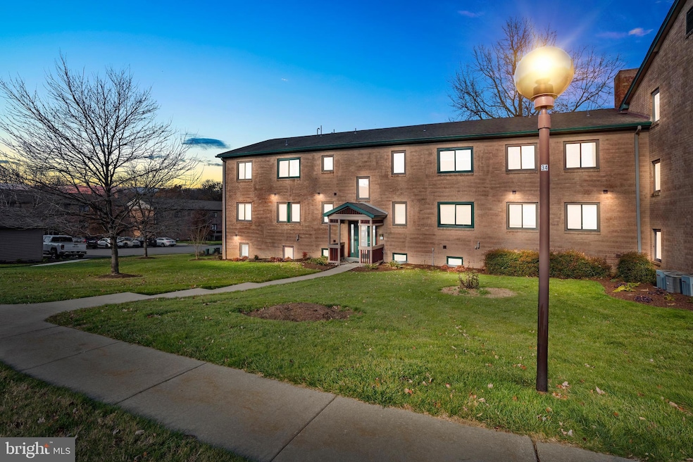 8905 Westview Rd unit 8905, Wilmington, DE 19802 - photo 1