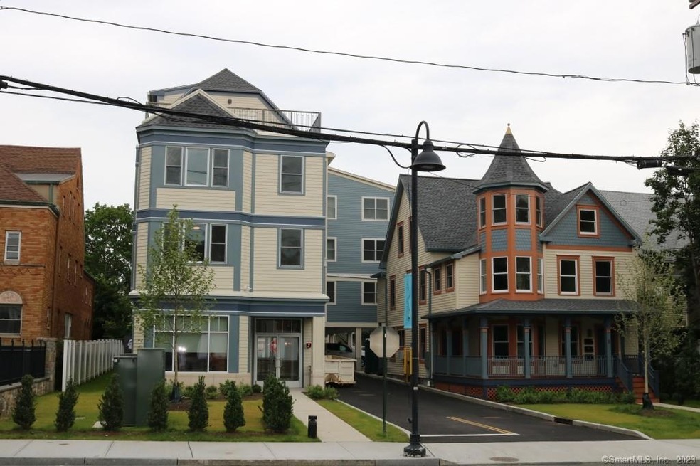 287 Washington Blvd unit 2C, Stamford, CT 06902 - photo 1