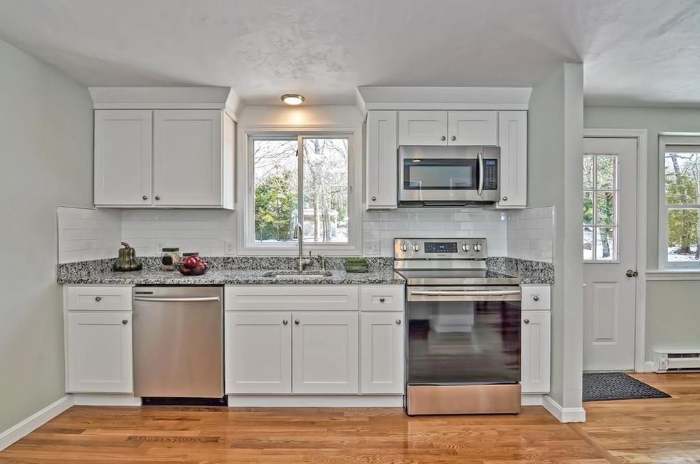 27 Old Menauhant Rd, East Falmouth, MA 02536 - photo 1