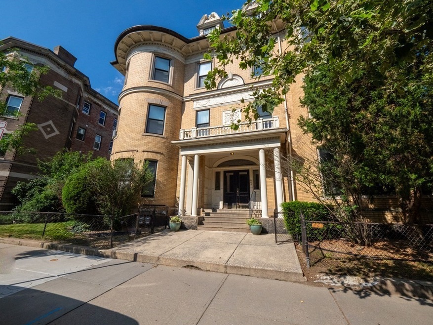 465 Washington St unit 5, Brookline, MA 02446 - photo 1