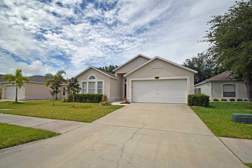 FANTASTIC CURB APPEAL!
