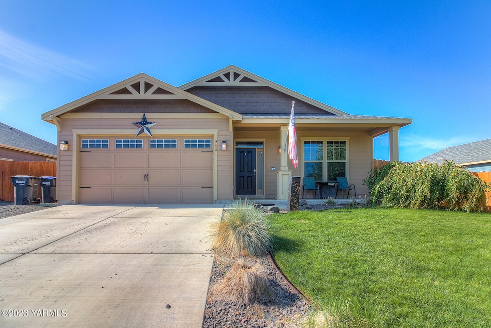 802 Summit Ave, Moxee, WA 98936 - photo 1