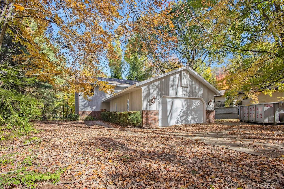 17501 W Spring Lake Rd, Spring Lake, MI 49456 - photo 1