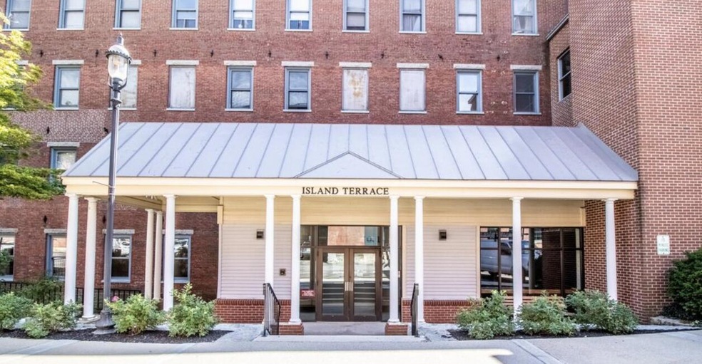 Island Terrace unit 131, Saco, ME 04072 - photo 1