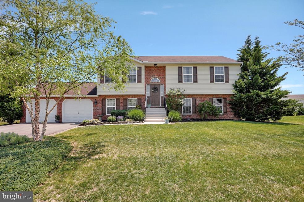 15320 Wedgewood Dr, Greencastle, PA 17225 - photo 1