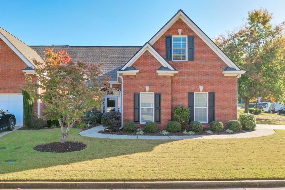 View of front facade with a front yard