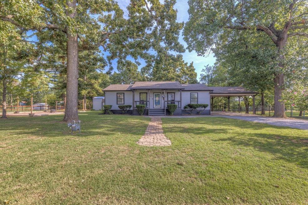 512 W Odle, Salina, OK 74365 - photo 1