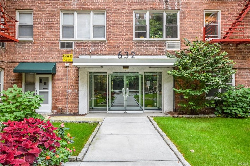 Palmer Towers unit 10M-N, Yonkers, NY 10701 - photo 1