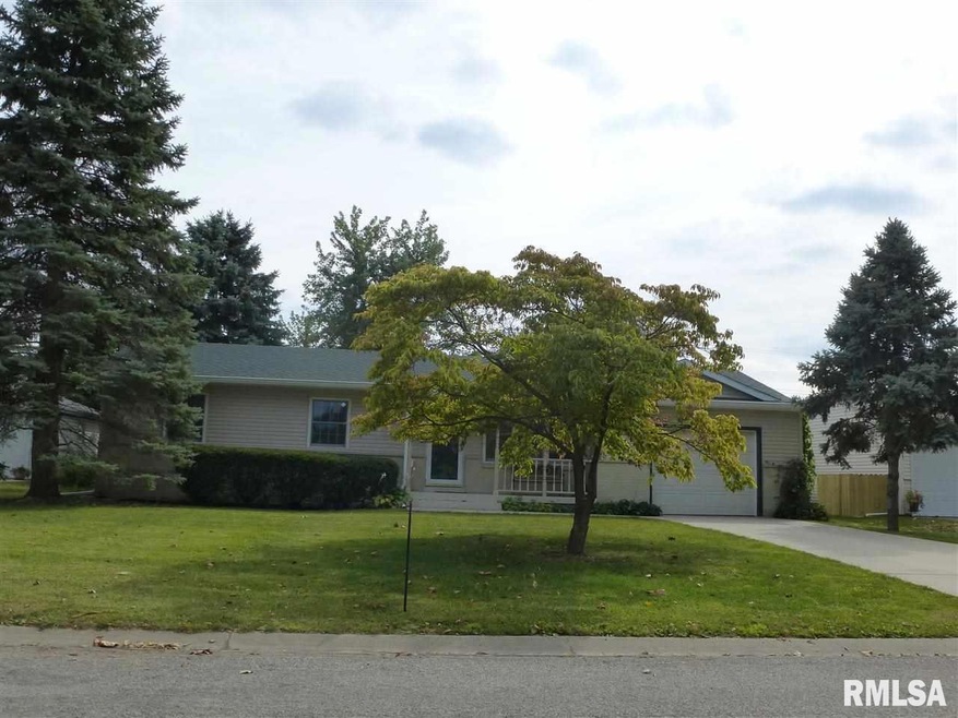 255 Mayfair Dr, Lincoln, IL 62656 - photo 1