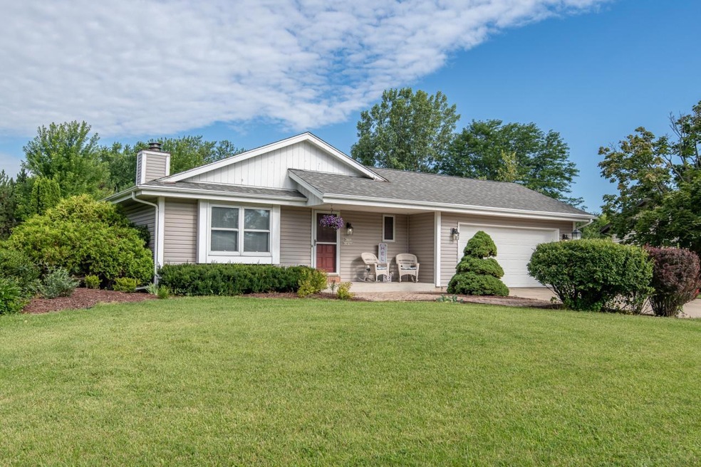 W171N10749 Aspen Ct, Germantown, WI 53022 - photo 1