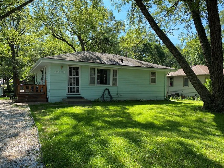 2303 SE 8th Ct, Des Moines, IA 50315 - photo 1