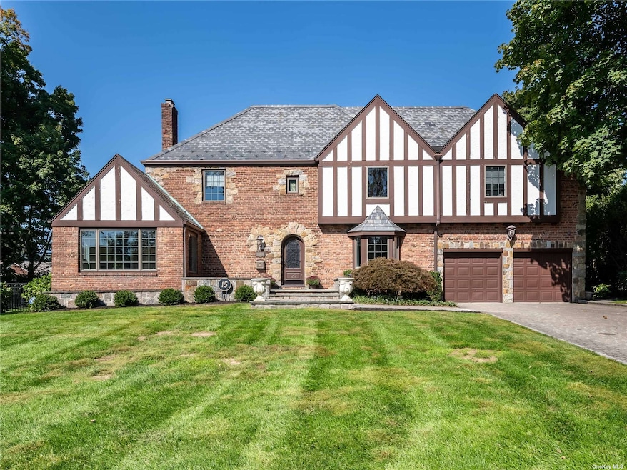 15 Buckminster Ln, Manhasset, NY 11030 - photo 1