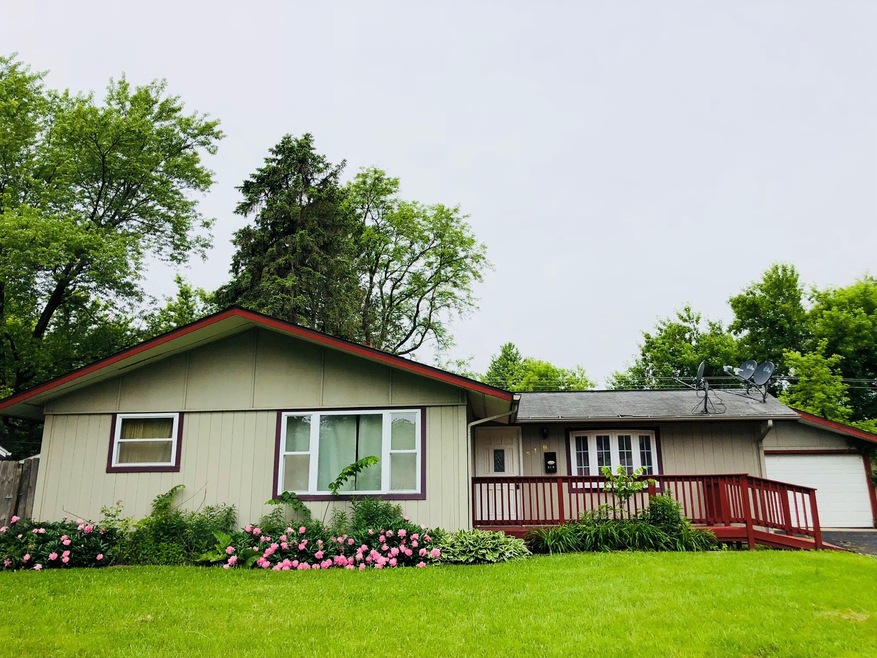 319 Amarillo Dr, Carpentersville, IL 60110 - photo 1