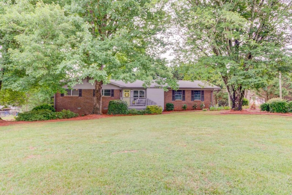 5042 Strickland Rd, Gainesville, GA 30507 - photo 1