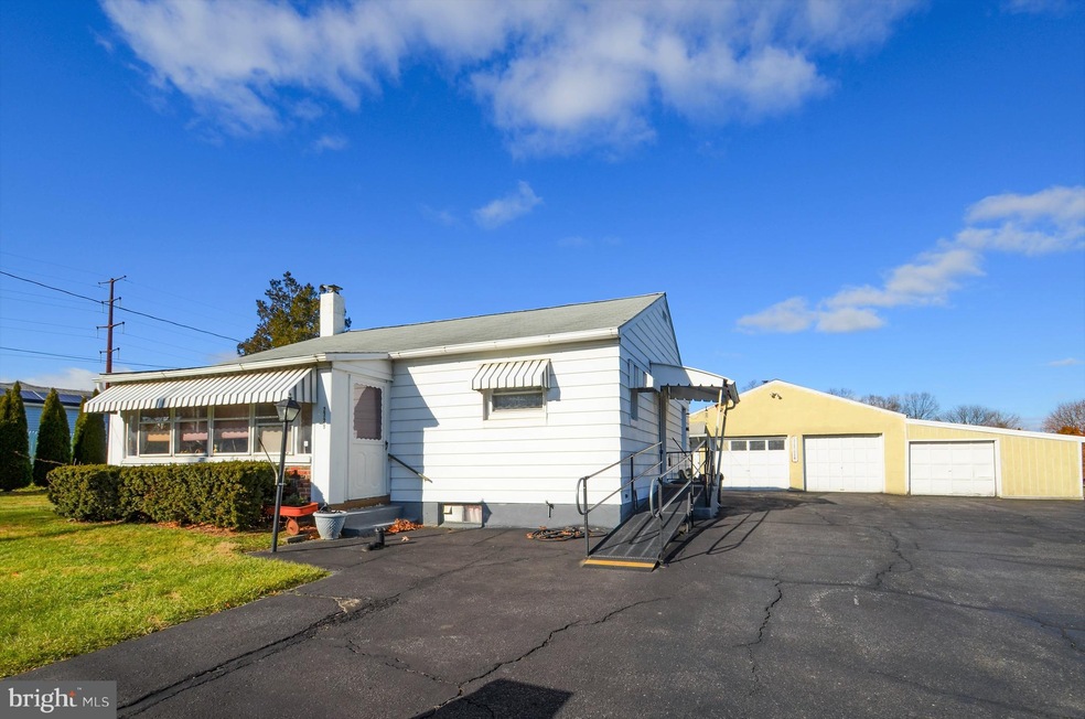 2729 Fairview St, Bethlehem, PA 18020 - photo 1