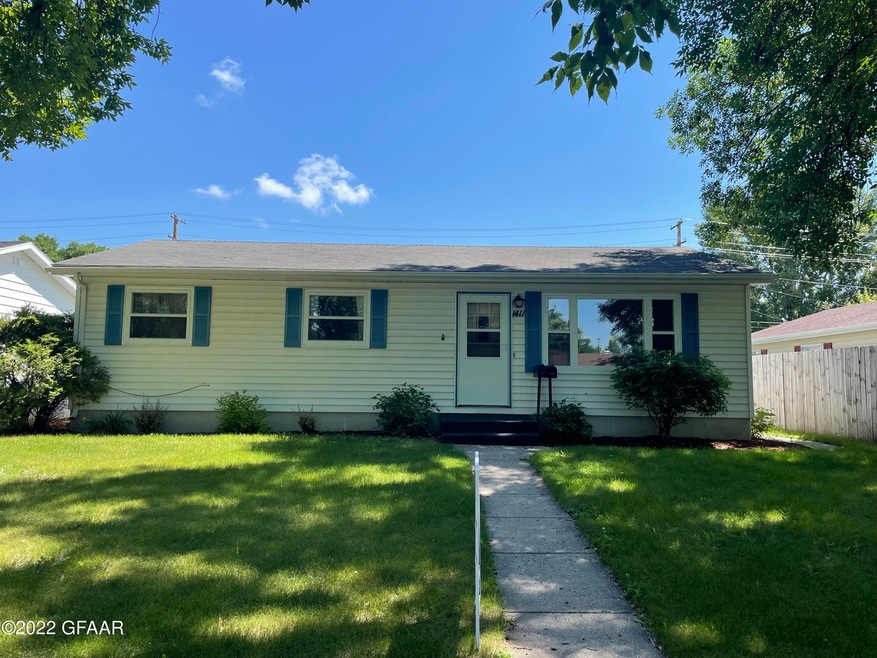 1411 S 19th St, Grand Forks, ND 58201 - photo 1