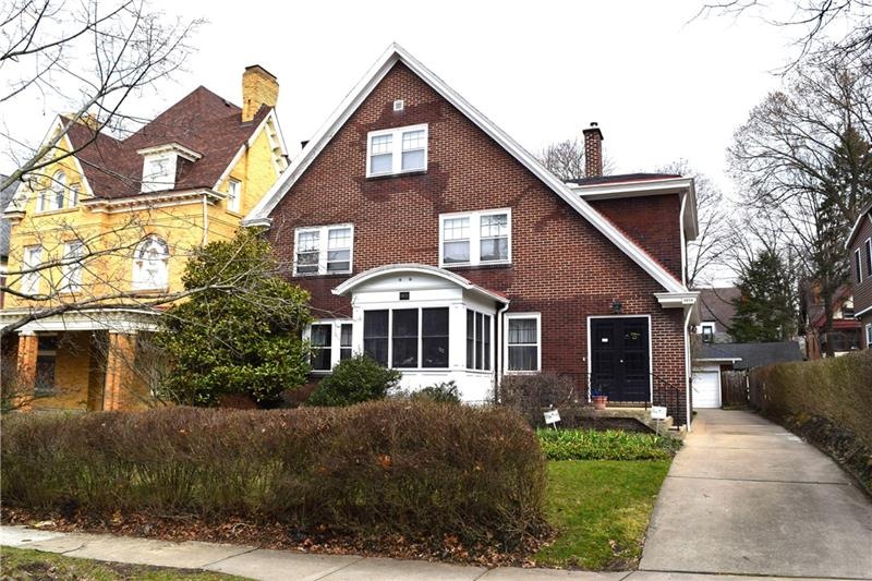 Great Location on quiet street...walk to the heart