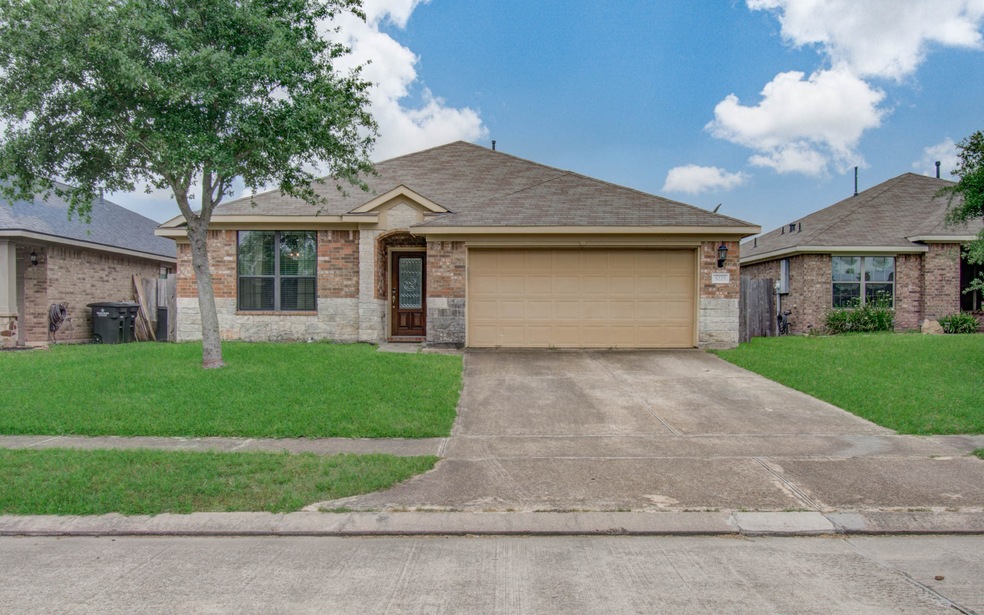 5225 Bailey Ln, Alvin, TX 77511 - photo 1