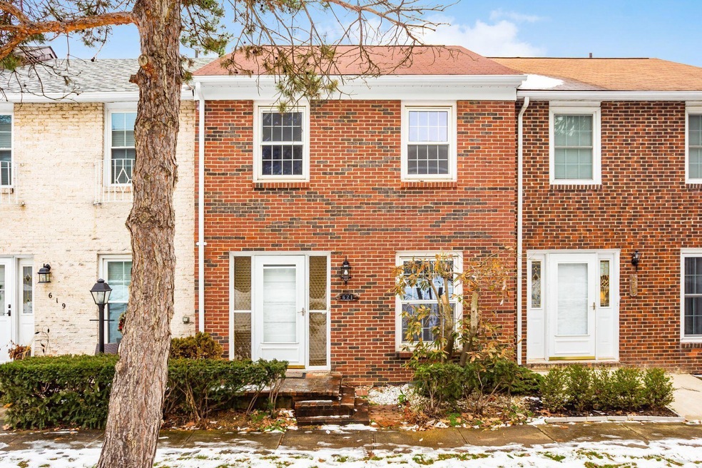 002_a503_Z 621 Simbury St 002