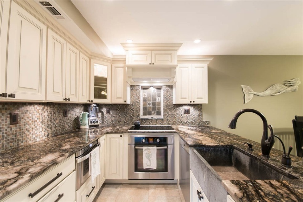 125 Van Zandt Ave Newport, RI
