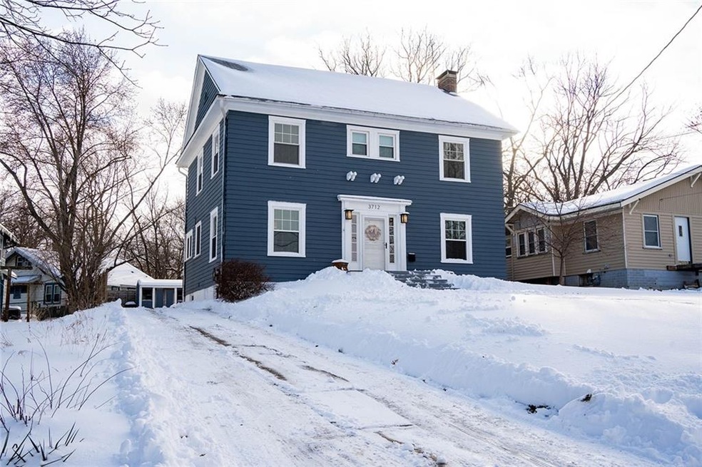 Gorgeous historic Colonial style home!