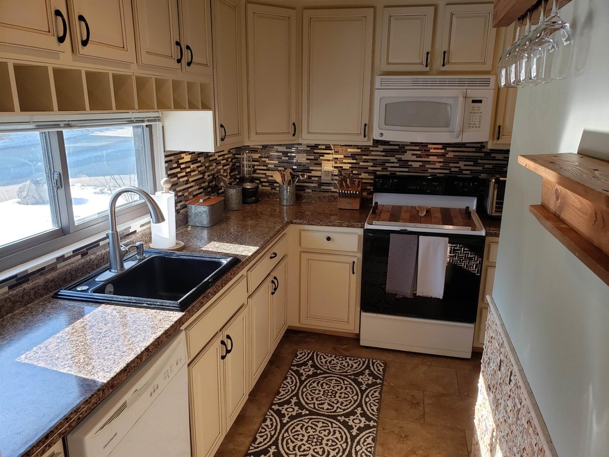 111 Coburn Ave unit U85D, Nashua, NH 03063 - photo 1