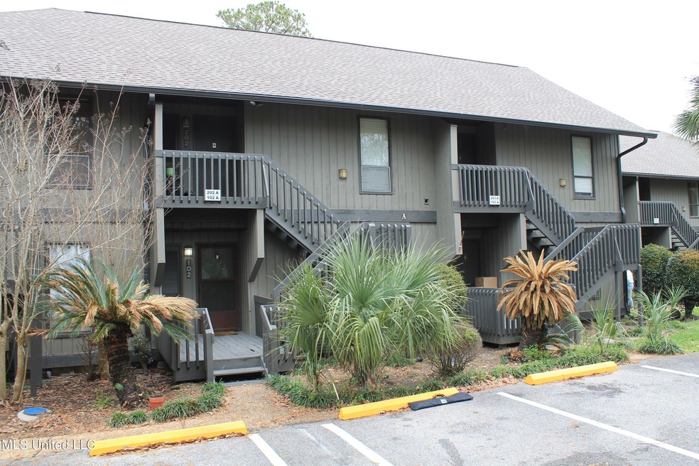 102 Lanai Village
