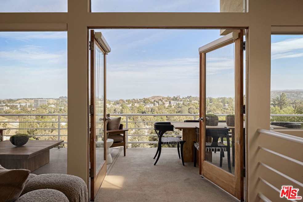 5052 Medina Rd, Woodland Hills, CA 91364 - photo 1