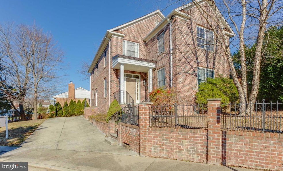 4947 18th St N, Arlington, VA 22207 - photo 1