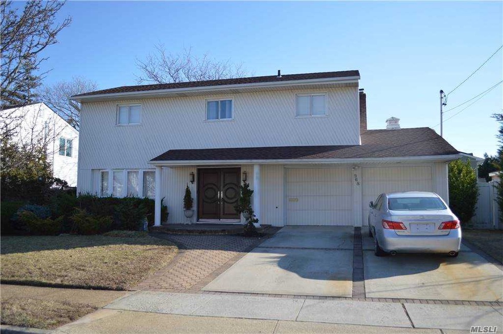 968 Middle Bay Dr, Baldwin, NY 11510 - photo 1