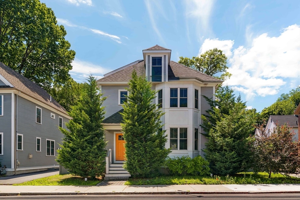 Sold $1,025,000 • Co-Listing Agent