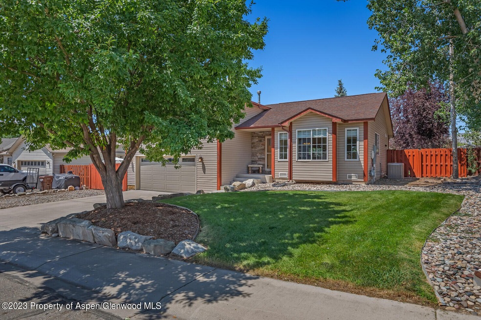 02_1465_Graham_Court002_mls