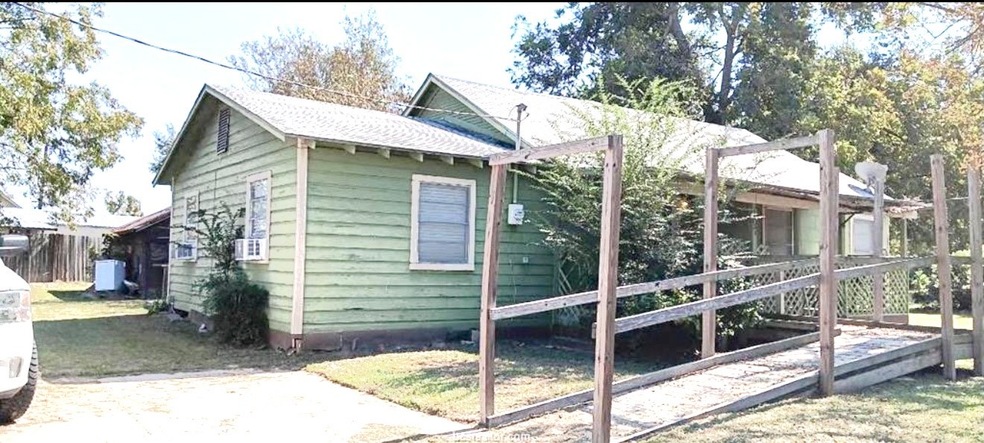 View of side of home