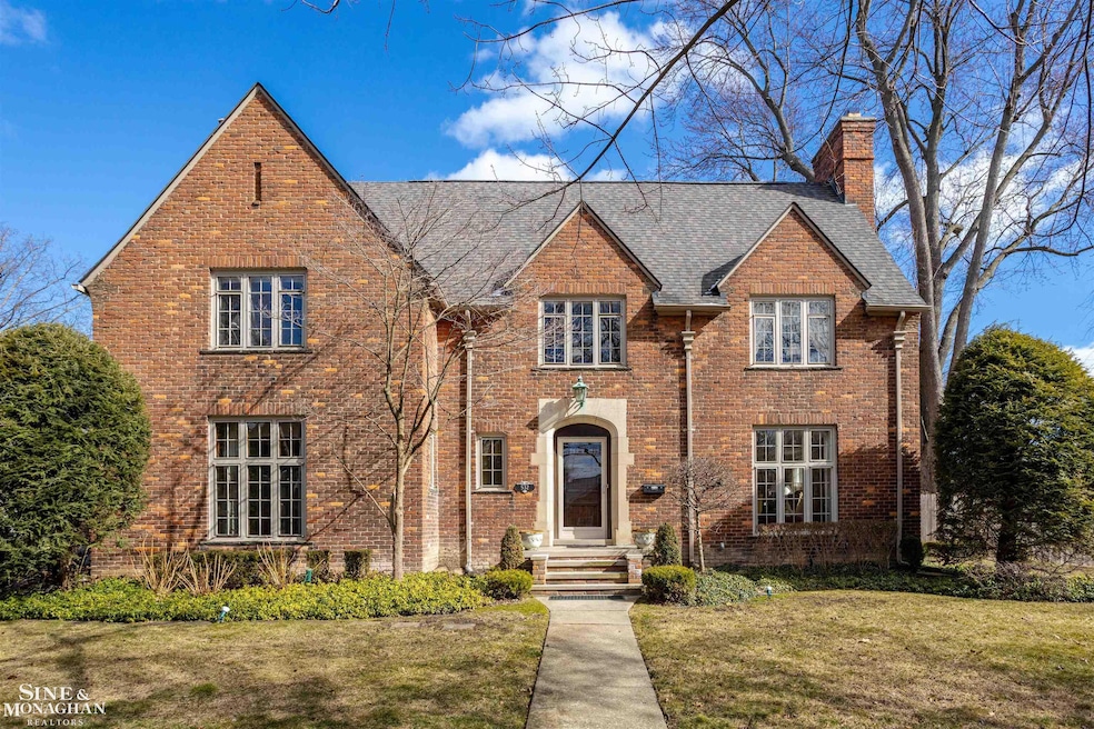 532 Lincoln Rd, Grosse Pointe, MI 48230 - photo 1